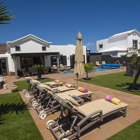 Marvelous 2 Bedrooms Kagura Spacious فيلة *